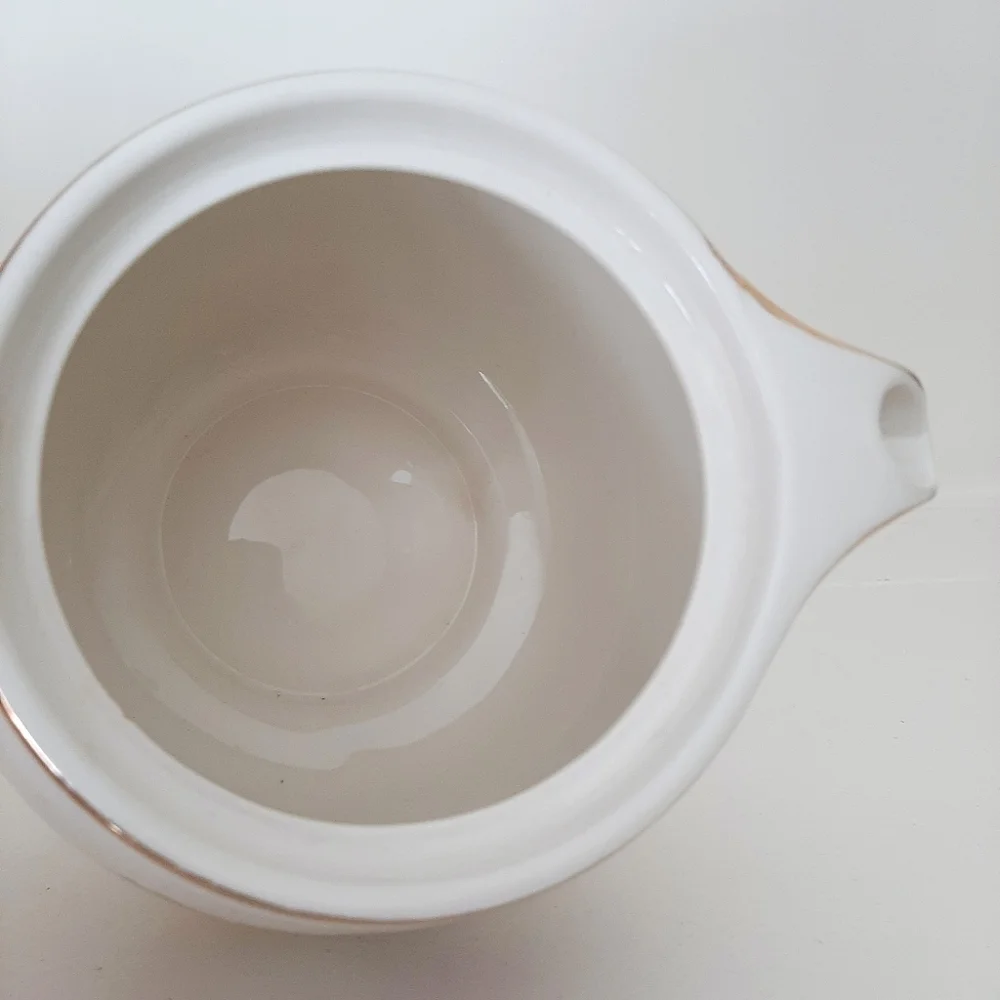 VTG TEAPOT AND CREAMER SET